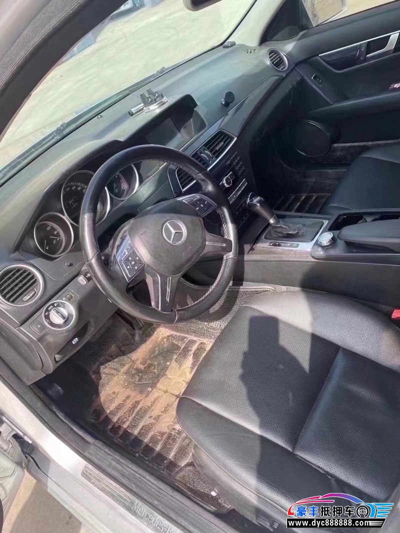 13年奔驰C轿车抵押车出售