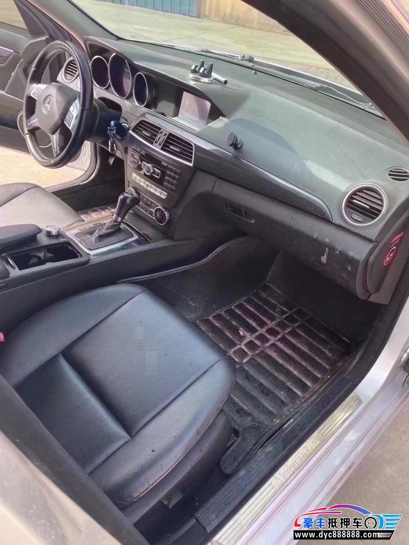 13年奔驰C轿车抵押车出售