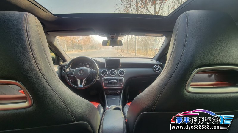 14年奔驰A轿车抵押车出售