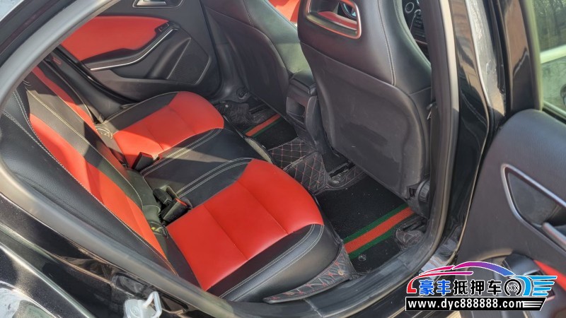 14年奔驰A轿车抵押车出售