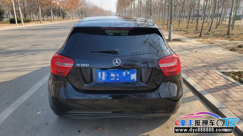 14年奔驰A轿车抵押车出售