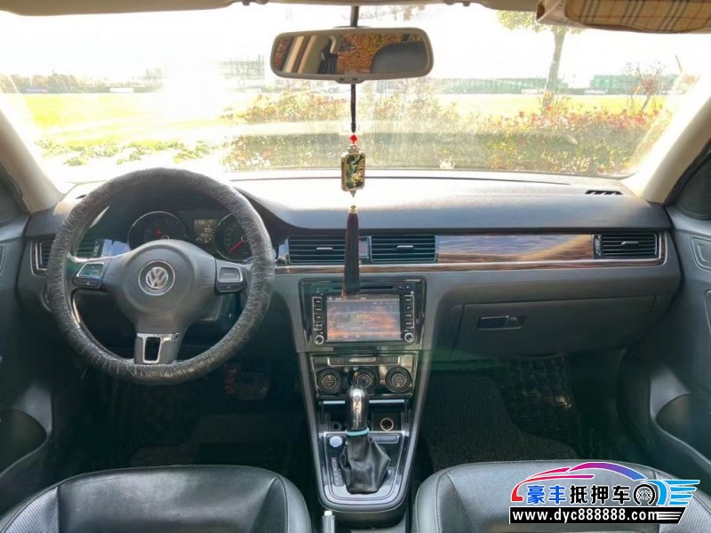 14年大众宝来轿车抵押车出售