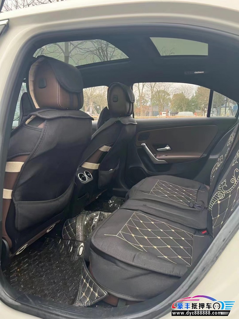 19年奔驰A级轿车抵押车出售