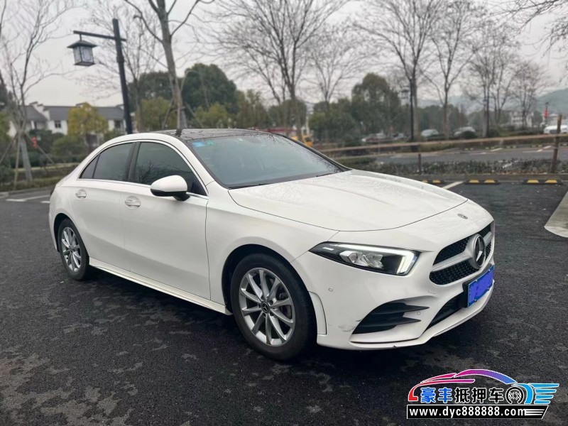 19年奔驰A级轿车抵押车出售