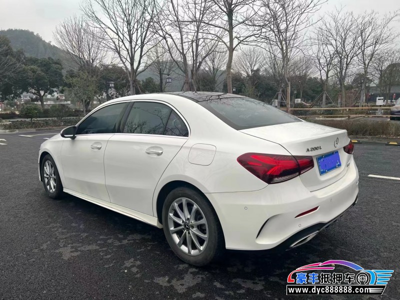 19年奔驰A级轿车抵押车出售