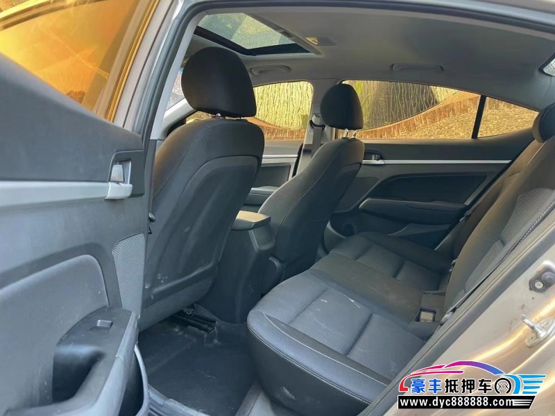 18年现代领动轿车抵押车出售