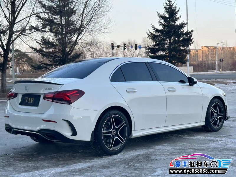 19年奔驰A轿车抵押车出售