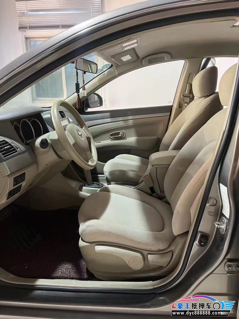 16年日产轩逸轿车抵押车出售