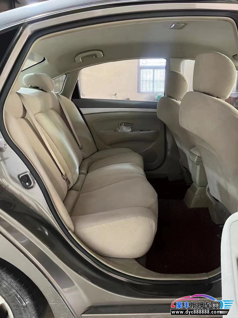 16年日产轩逸轿车抵押车出售