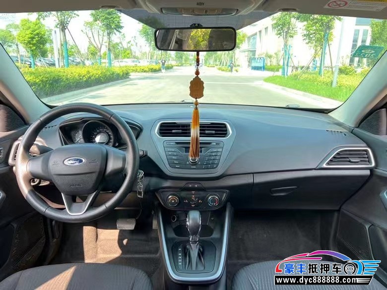 20年福特福睿斯轿车抵押车出售