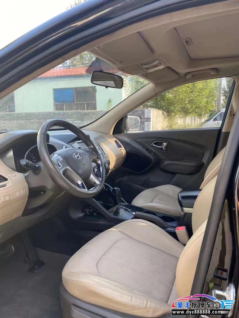 13年现代ix35轿车抵押车出售