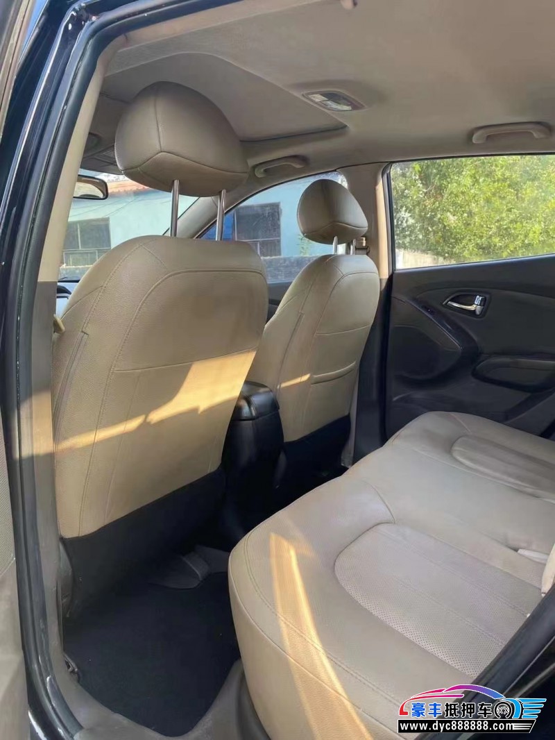 13年现代ix35轿车抵押车出售