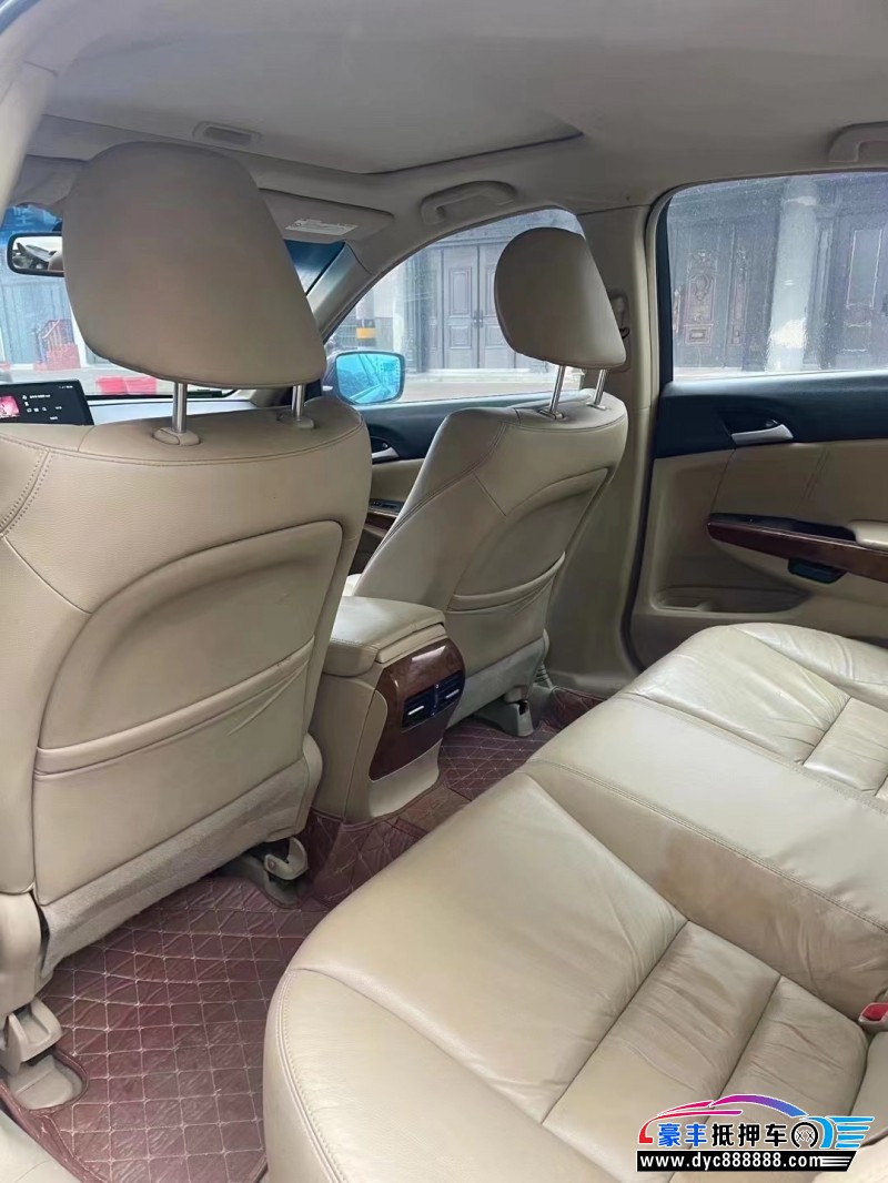 12年本田雅阁轿车抵押车出售