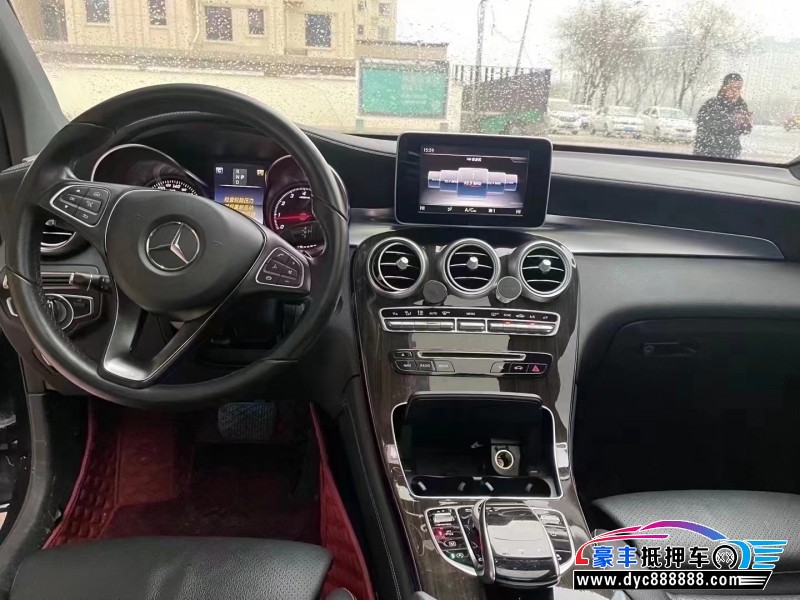 18年奔驰GLC轿车抵押车出售