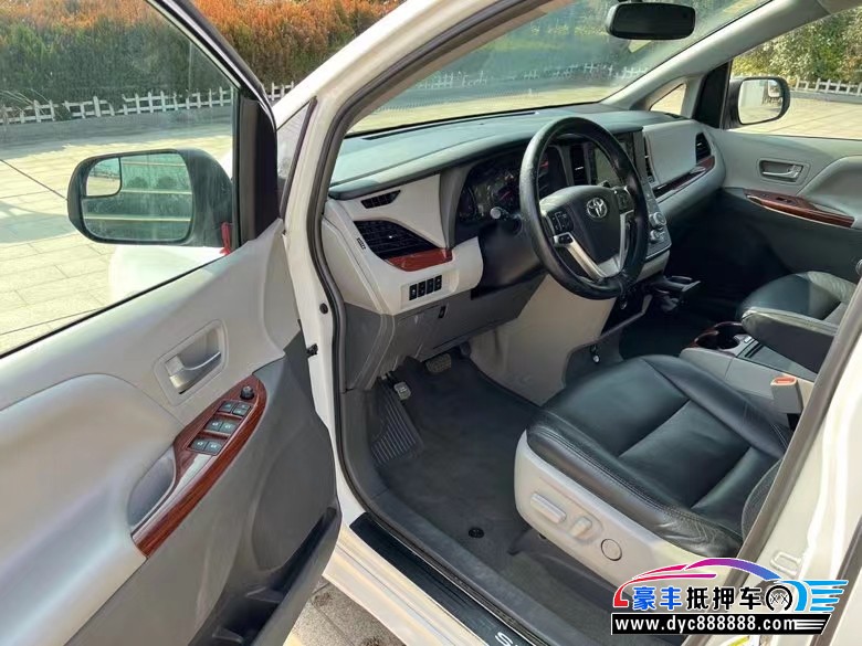 18年丰田塞纳轿车抵押车出售