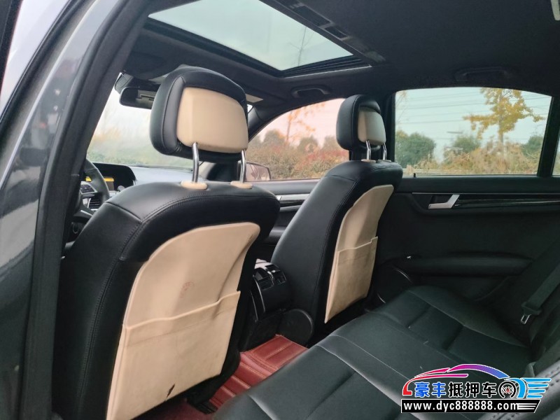 13年奔驰C级轿车抵押车出售