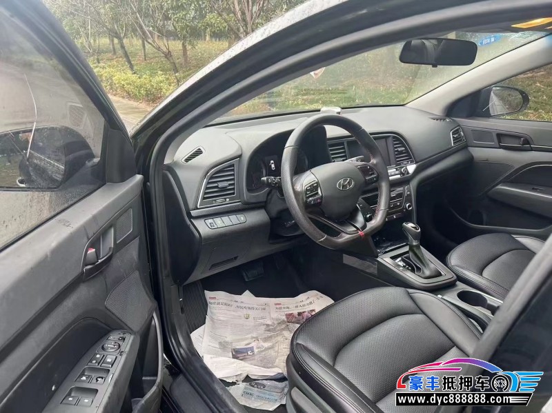 17年现代领动轿车抵押车出售