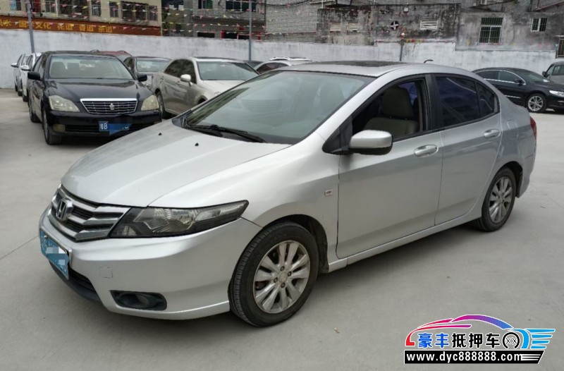 13年本田锋范轿车抵押车出售