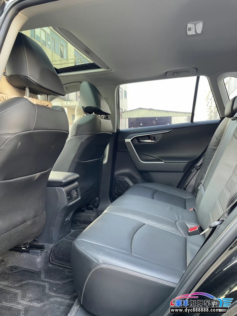 22年丰田RAV4轿车抵押车出售