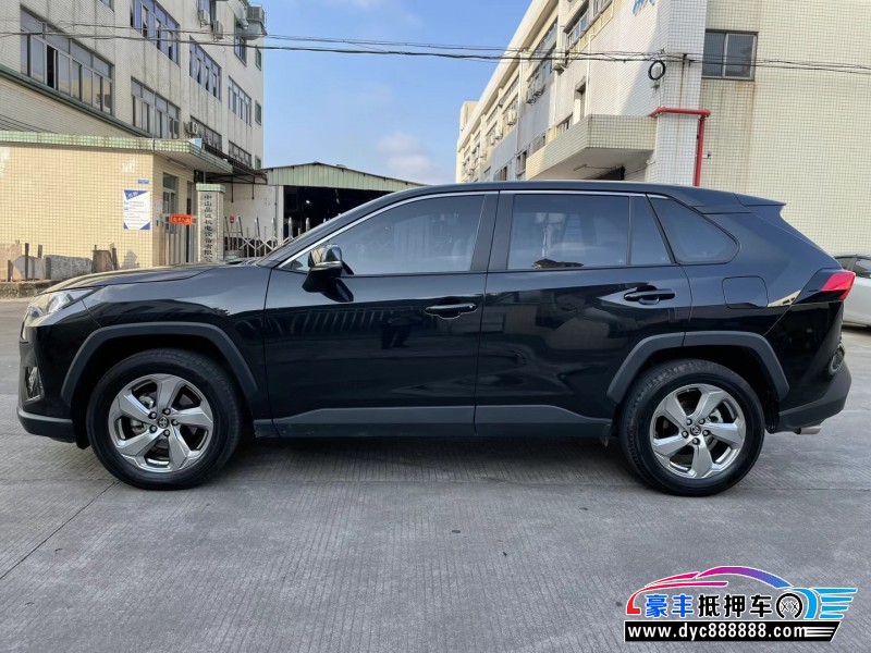 22年丰田RAV4轿车抵押车出售
