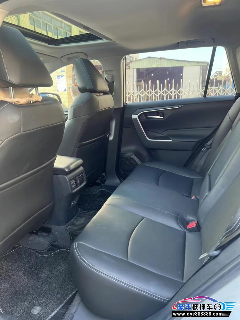 22年丰田RAV4轿车抵押车出售