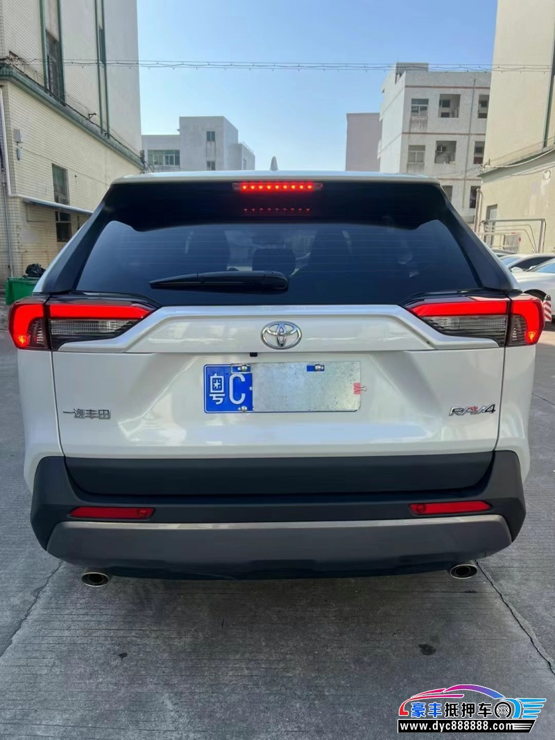 22年丰田RAV4轿车抵押车出售