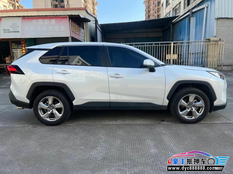 22年丰田RAV4轿车抵押车出售