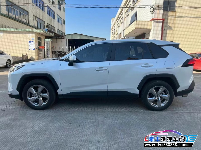 22年丰田RAV4轿车抵押车出售