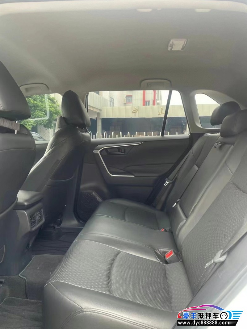 22年丰田威兰达轿车抵押车出售