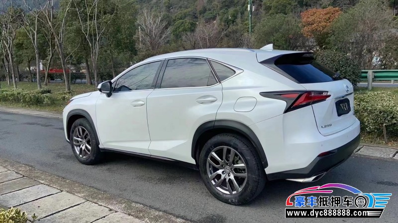 15年雷克萨斯NX轿车抵押车出售