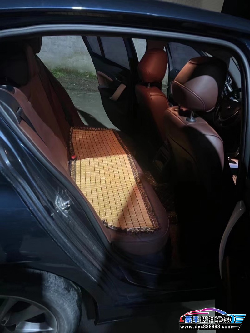 13年宝马1系轿车抵押车出售