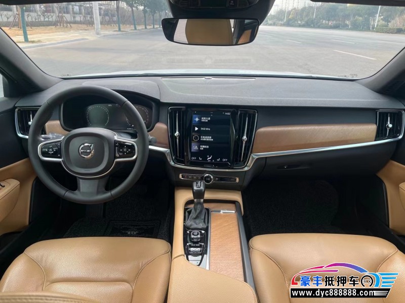 17年沃尔沃S90轿车抵押车出售