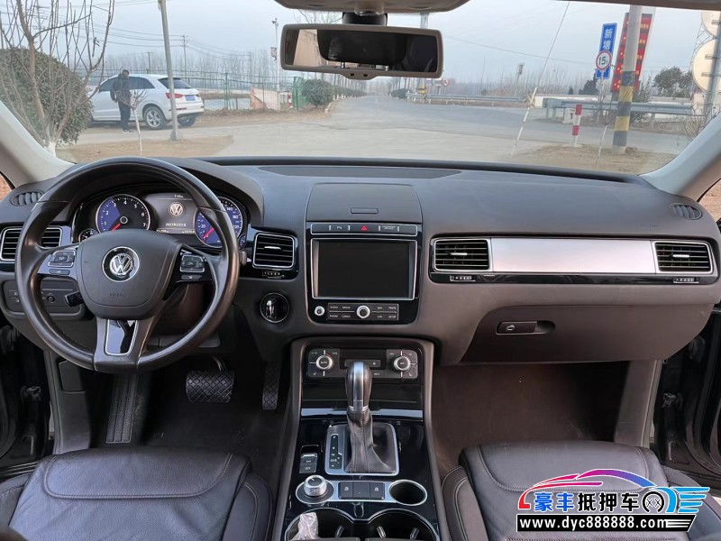 16年大众途锐轿车抵押车出售