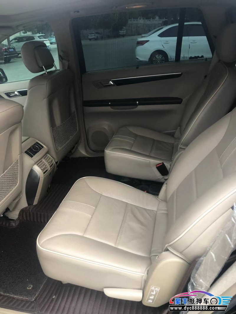 17年奔驰R级轿车抵押车出售