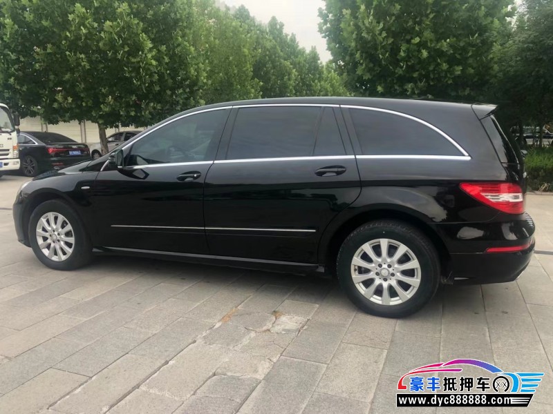 17年奔驰R级轿车抵押车出售