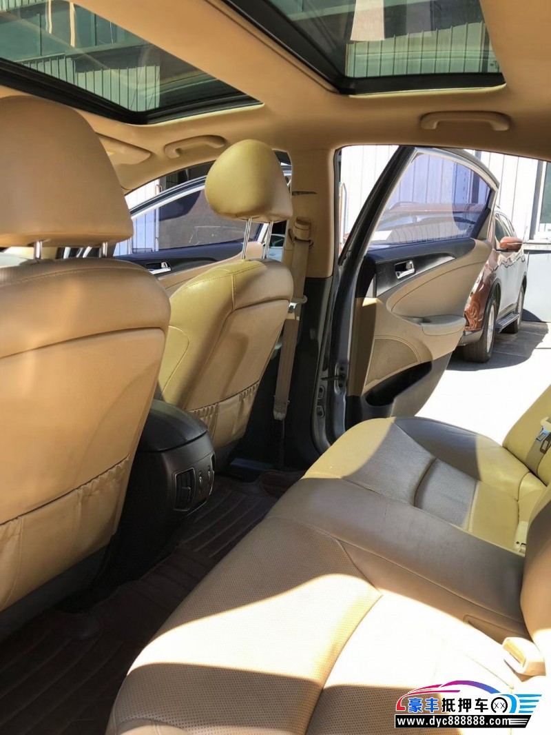 14年现代索纳塔轿车抵押车出售