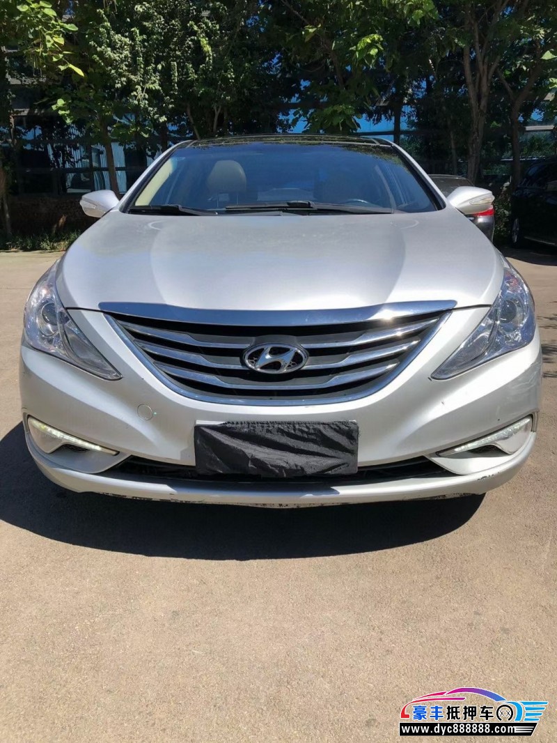 14年现代索纳塔轿车抵押车出售