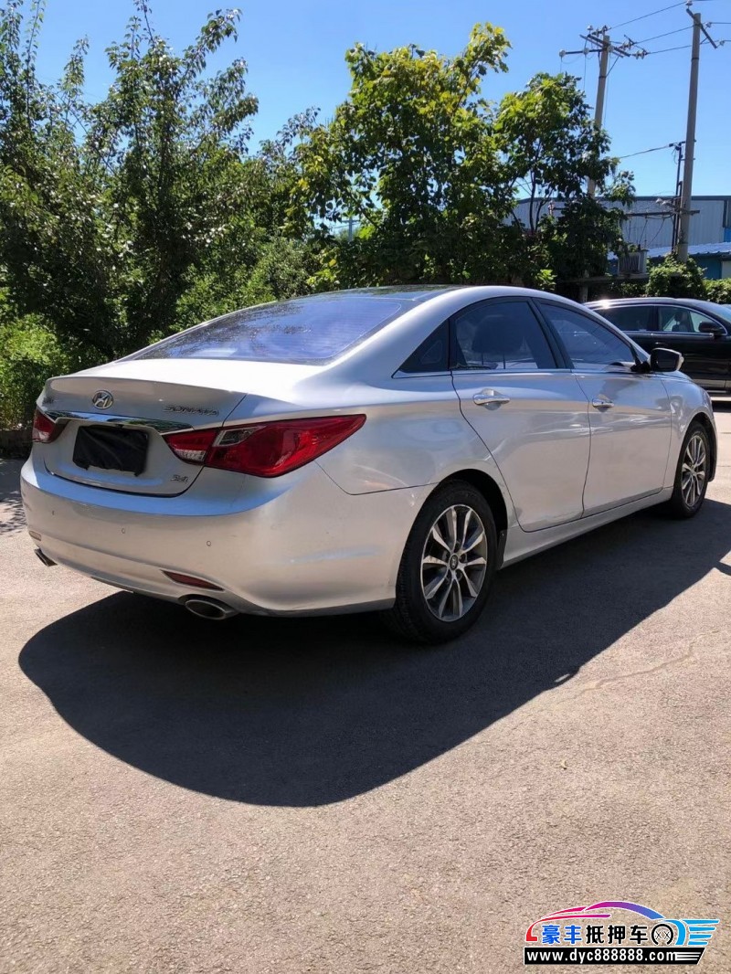 14年现代索纳塔轿车抵押车出售