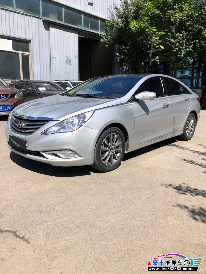 14年现代索纳塔轿车抵押车出售