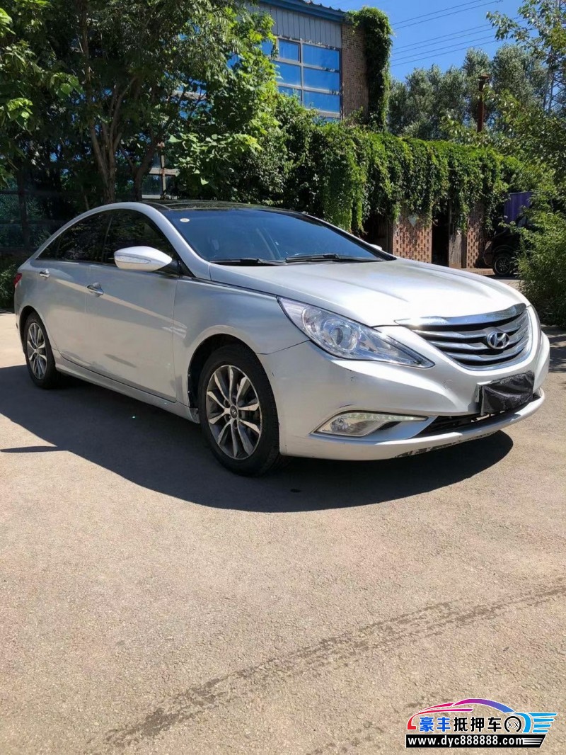 14年现代索纳塔轿车抵押车出售