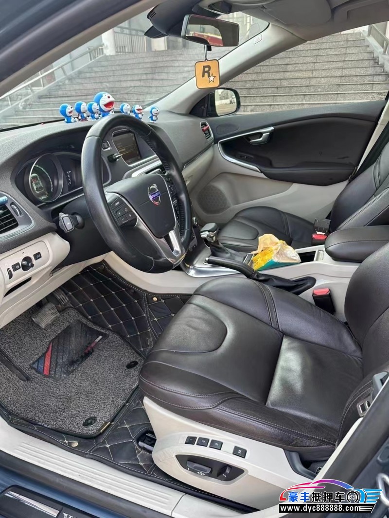 14年沃尔沃V40轿车抵押车出售