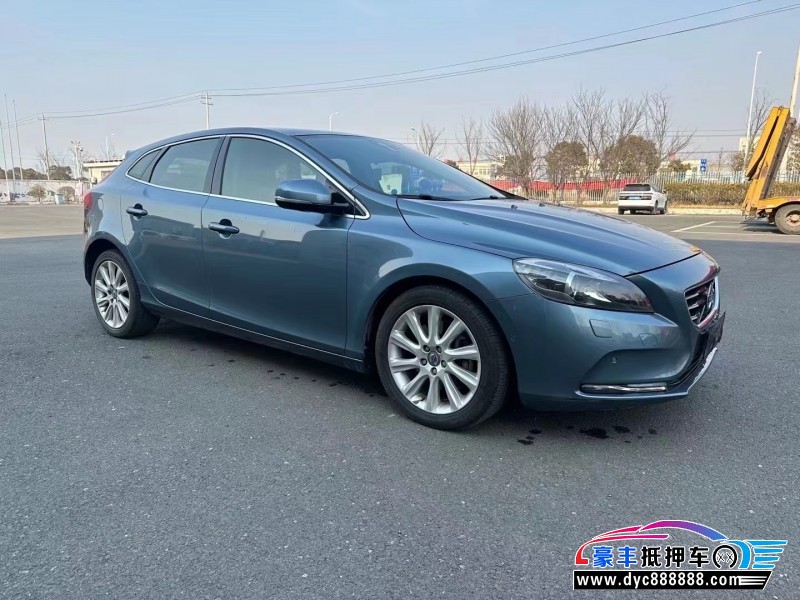 14年沃尔沃V40轿车抵押车出售