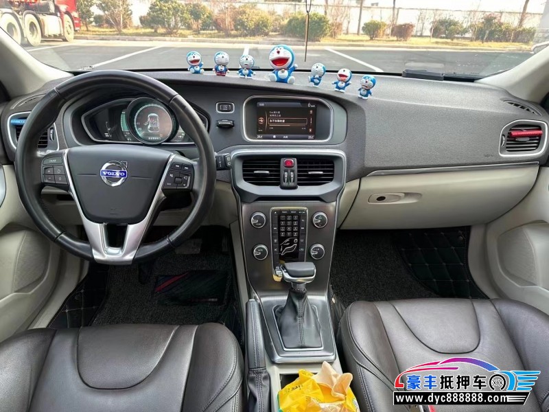 14年沃尔沃V40轿车抵押车出售