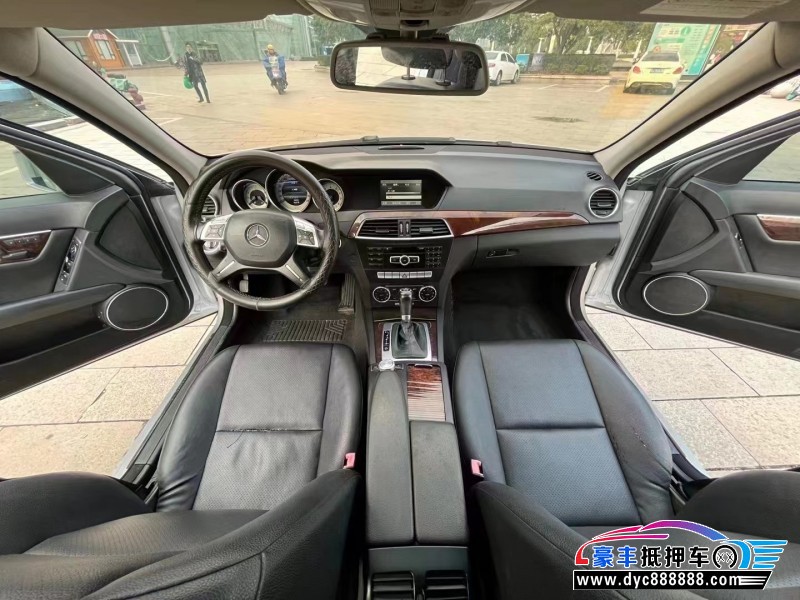 13年奔驰C轿车抵押车出售