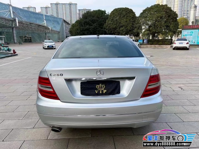 13年奔驰C轿车抵押车出售