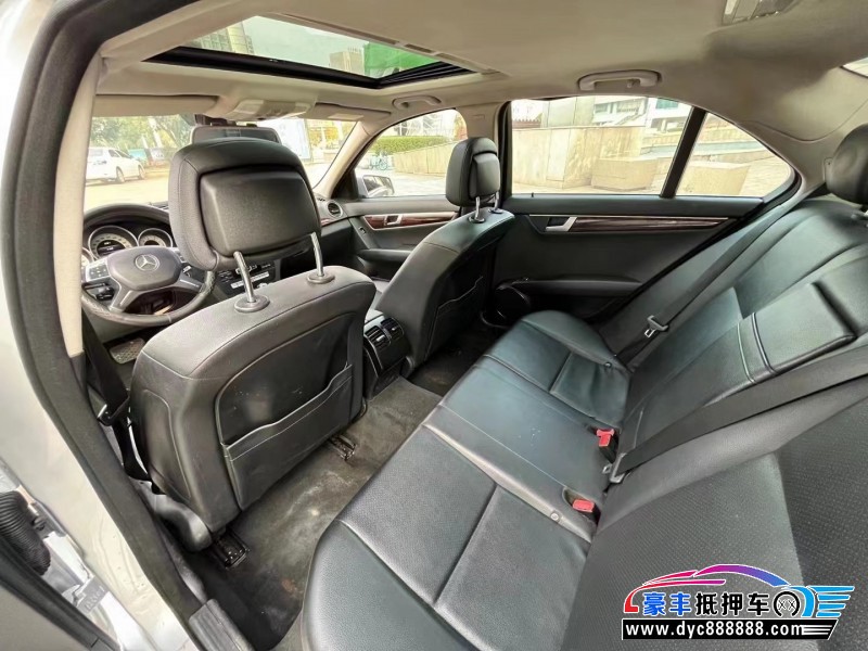 13年奔驰C轿车抵押车出售