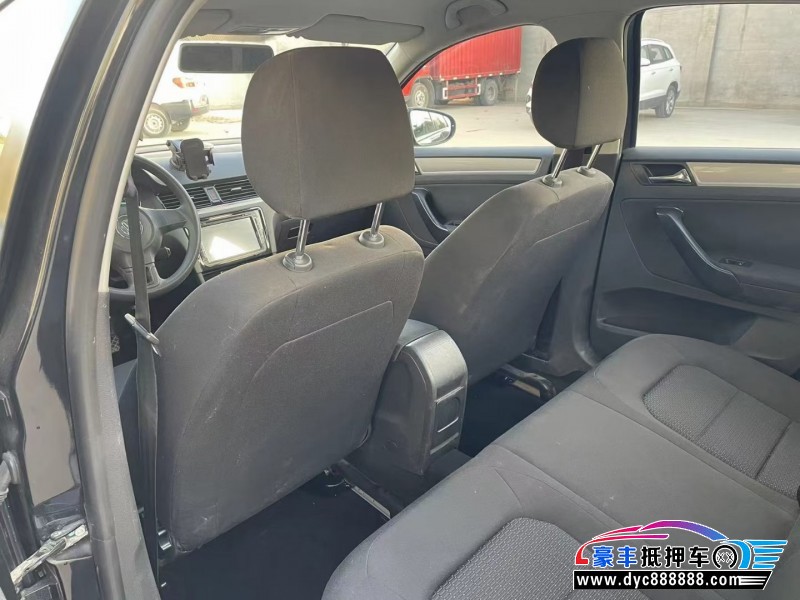 13年大众宝来轿车抵押车出售