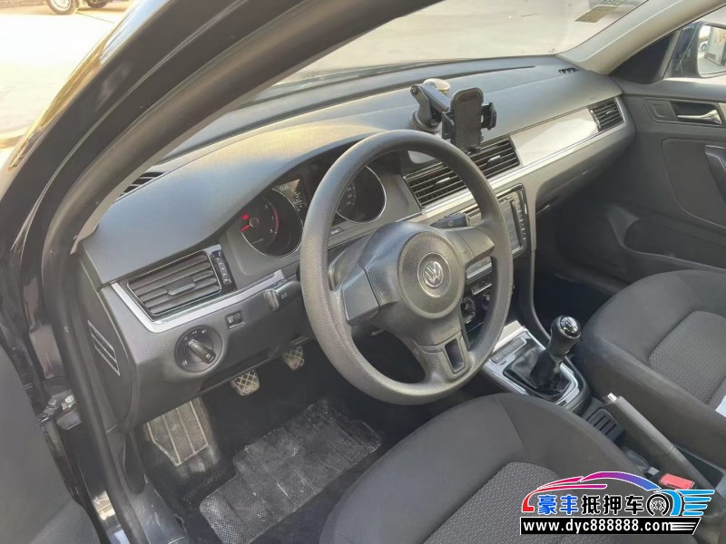 13年大众宝来轿车抵押车出售