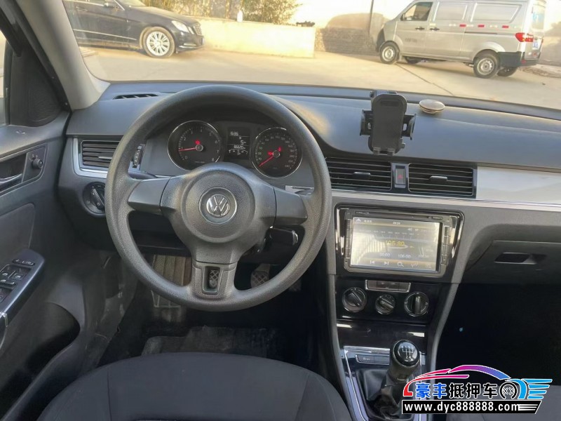 13年大众宝来轿车抵押车出售