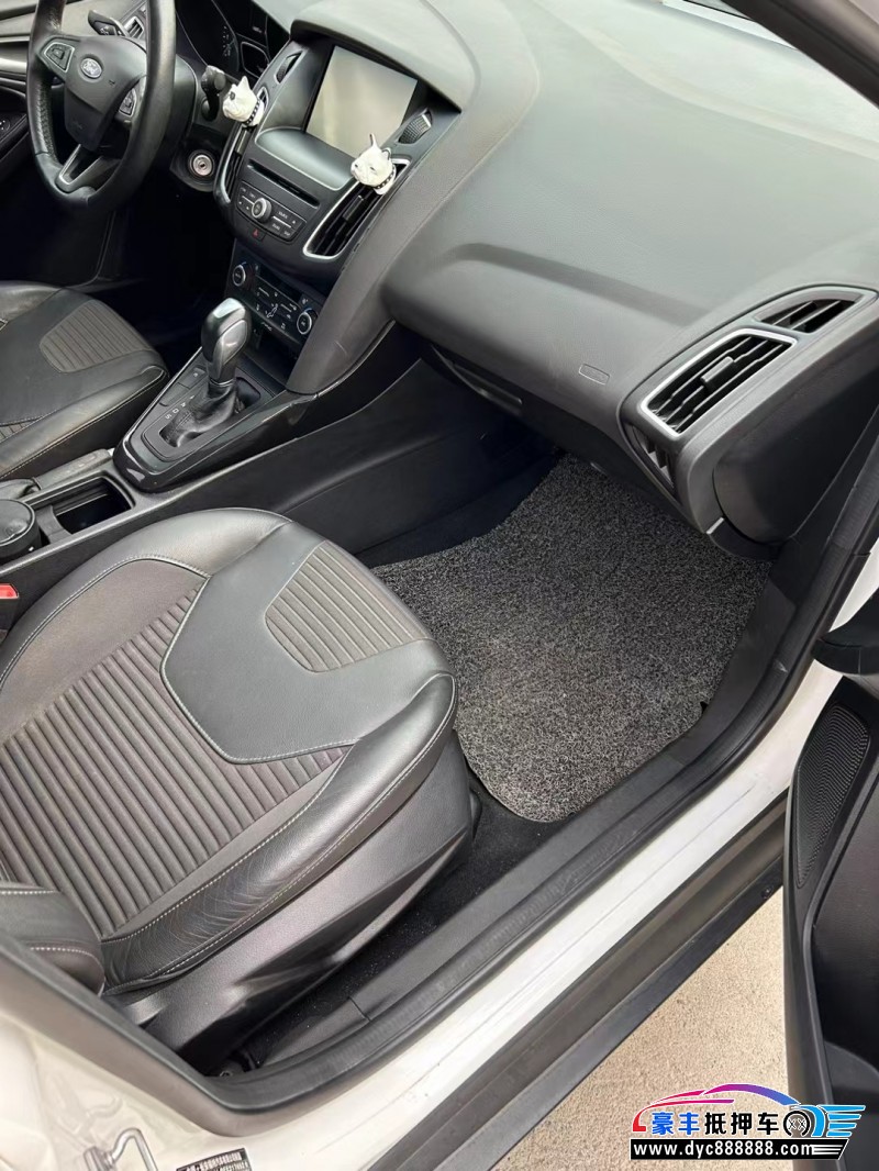 15年福特福克斯轿车抵押车出售